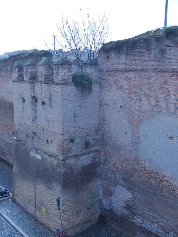 Between Termini & Colosseo Roma