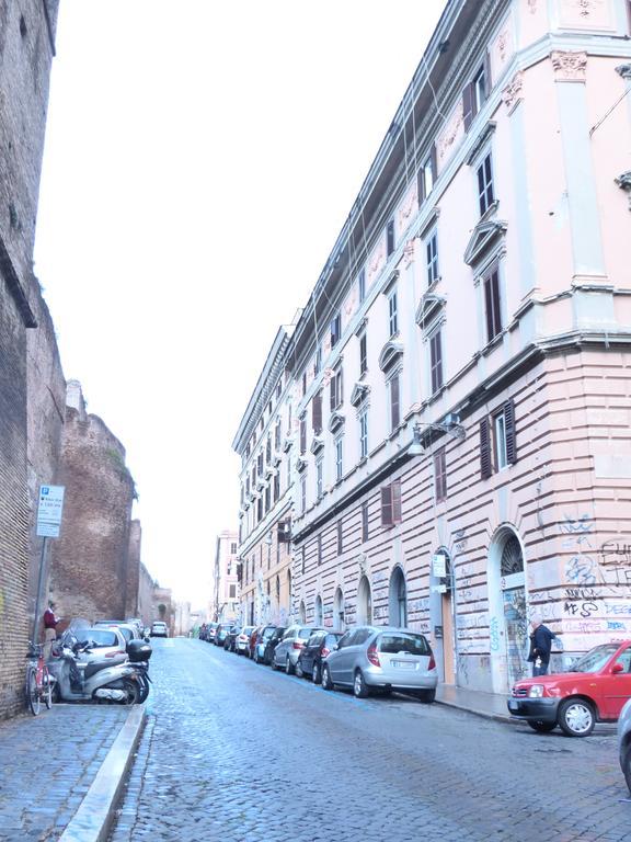 Appartamento Between Termini & Colosseo *